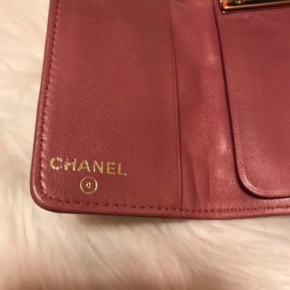 Authentic  chanel key holder gently.used - Picture 2 of 16